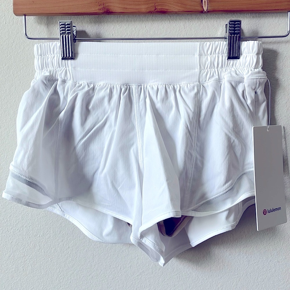 Lululemon Hotty High -Rise 2.5” Lined Short White Size 6 NWT